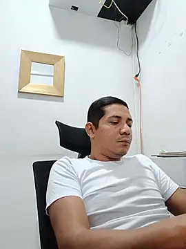 Snapshot of JoaoSalgado chatting on 06-11-26, 04:31 JoaoSalgado online show from 06-11-26, 04:31