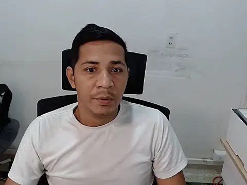 Snapshot of JoaoSalgado chatting on 10-11-25, 02:07 JoaoSalgado online show from 10-11-25, 02:07