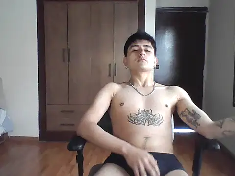 Snapshot of Etolasim chatting on 10-18-25, 09:17 Etolasim online show from 10-18-25, 09:17