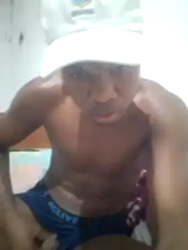 Snapshot of leumas_gg chatting on 05-17-26, 12:32 leumas gg online show from 05-17-26, 12:32