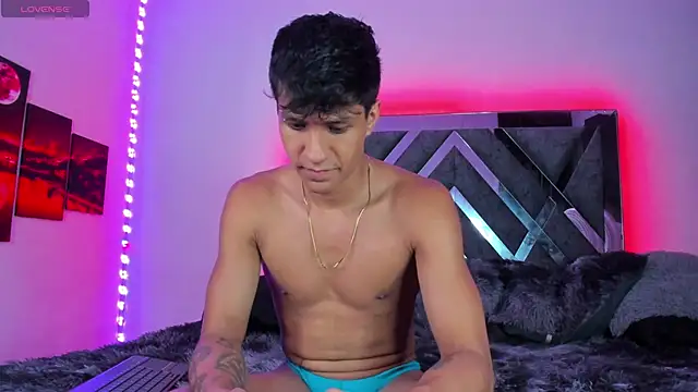 Snapshot of Robertmiller21 chatting on 09-23-25, 04:52 Robertmiller21 online show from 09-23-25, 04:52