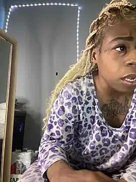 Snapshot of Tishrella6 chatting on 03-04-26, 08:33 Tishrella6 online show from 03-04-26, 08:33