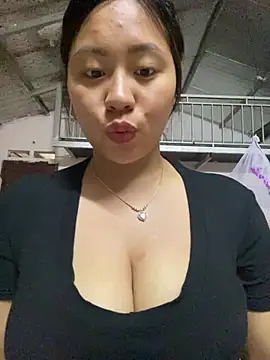 Snapshot of maianhcute chatting on 05-23-26, 12:53 maianhcute online show from 05-23-26, 12:53