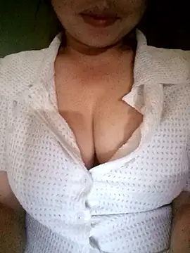 Snapshot of Anan_lovely chatting on 09-18-25, 05:43 Anan lovely online show from 09-18-25, 05:43