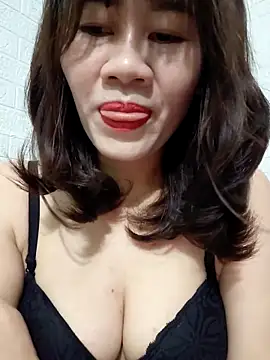 Snapshot of Singlemom69x chatting on 05-23-26, 01:15 Singlemom69x online show from 05-23-26, 01:15