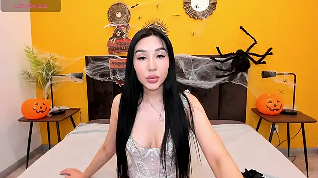 Jennifer Munoz online show from 10-29-25, 01:26