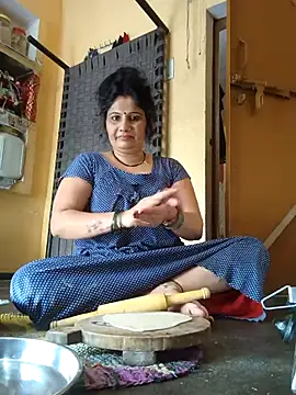 Snapshot of Rakhi99x chatting on 09-12-25, 04:56 Rakhi99x online show from 09-12-25, 04:56