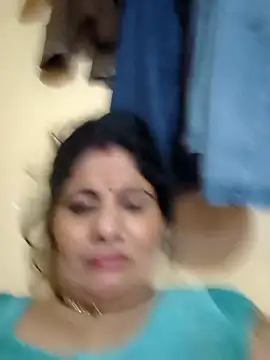 Snapshot of Rakhi99x chatting on 09-10-25, 04:28 Rakhi99x online show from 09-10-25, 04:28
