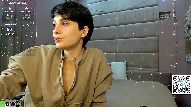 Adeline Perle online show from 10-26-25, 11:05