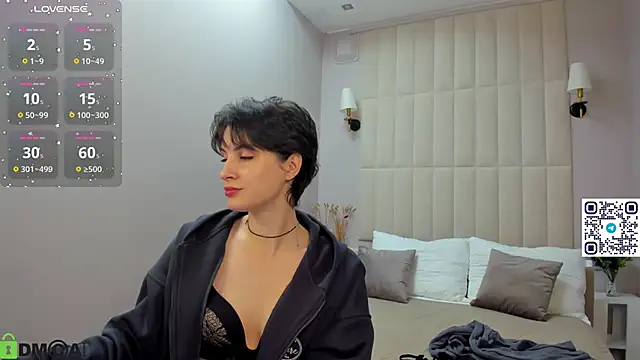 Adeline Perle online show from 09-29-25, 12:28