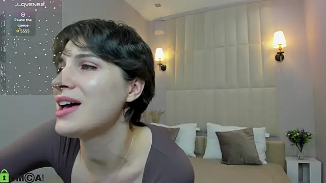 Adeline Perle online show from 09-25-25, 12:05