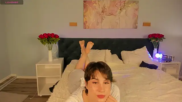 Adeline Perle online show from 09-26-25, 01:34