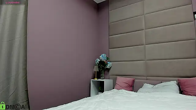 Adeline Perle online show from 11-14-25, 01:09