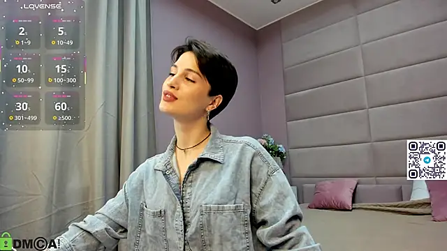 Adeline Perle online show from 10-10-25, 11:27