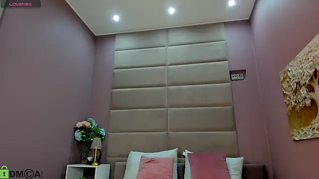 Adeline Perle online show from 10-04-25, 01:07