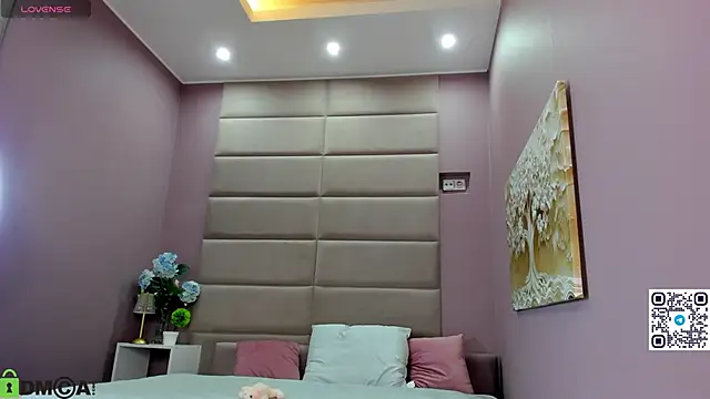 Adeline Perle online show from 11-19-25, 01:05