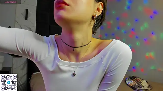 Adeline Perle online show from 09-24-25, 12:07