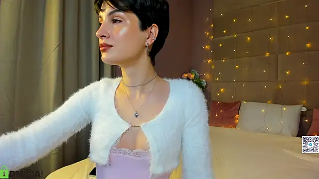 Adeline Perle online show from 10-18-25, 02:13