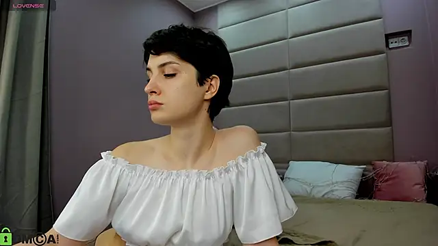 Adeline Perle online show from 11-10-25, 01:21