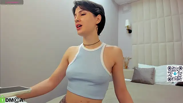 Adeline Perle online show from 09-27-25, 03:12