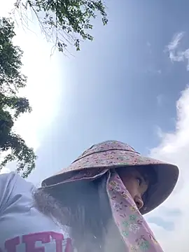 Snapshot of Ngoc-bbi chatting on 05-07-26, 02:16 Ngoc-bbi online show from 05-07-26, 02:16