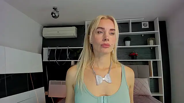 Snapshot of SabrinaSharm chatting on 09-19-25, 11:47 SabrinaSharm online show from 09-19-25, 11:47
