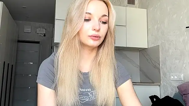 Snapshot of MycuteMolly chatting on 10-02-25, 10:29 MycuteMolly online show from 10-02-25, 10:29