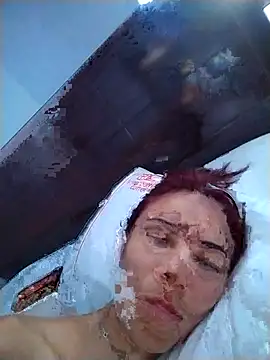 dulcelatin21 online show from 10-31-25, 03:52