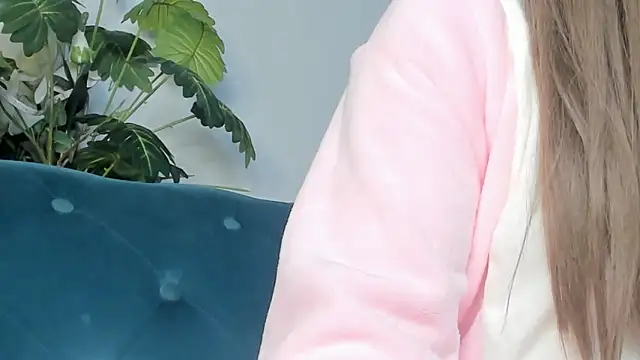 Snapshot of SwweetMoon chatting on 10-10-25, 01:12 SwweetMoon online show from 10-10-25, 01:12