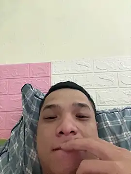 letruong6879 online show from 09-19-25, 03:49