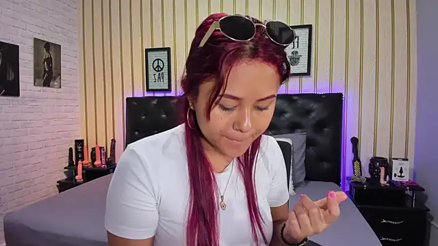 MAYASMITH   online show from 10-04-25, 01:51