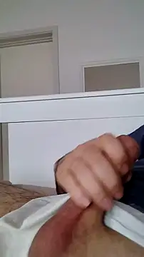 NewJoiner online show from 04-12-26, 01:58