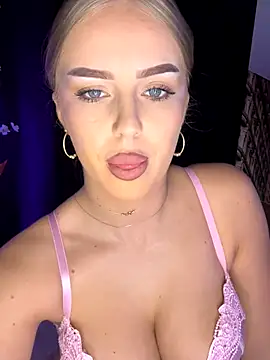 AubrieleRouj1 online show from 11-09-25, 04:44