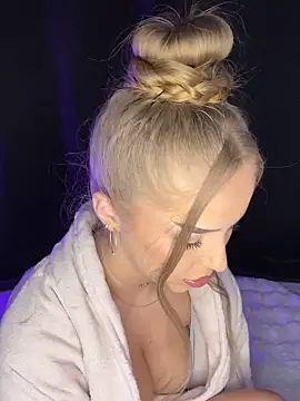 Snapshot of AubrieleRouj1 chatting on 02-05-26, 05:42 AubrieleRouj1 online show from 02-05-26, 05:42