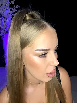 AubrieleRouj1 online show from 09-22-25, 03:29