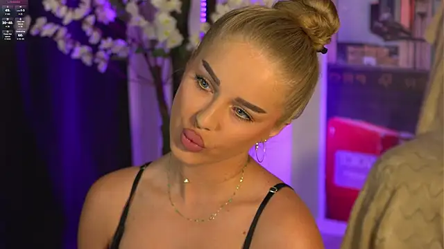 AubrieleRouj1 online show from 06-15-26, 05:12