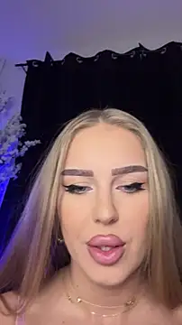 Snapshot of AubrieleRouj1 chatting on 02-19-26, 05:21 AubrieleRouj1 online show from 02-19-26, 05:21