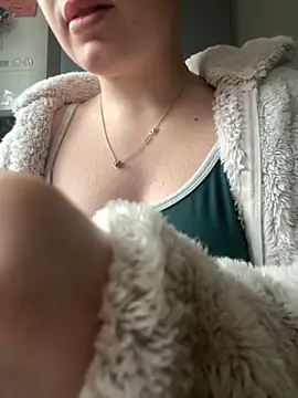 Snapshot of Sophsaysxox chatting on 10-20-25, 07:53 Sophsaysxox online show from 10-20-25, 07:53