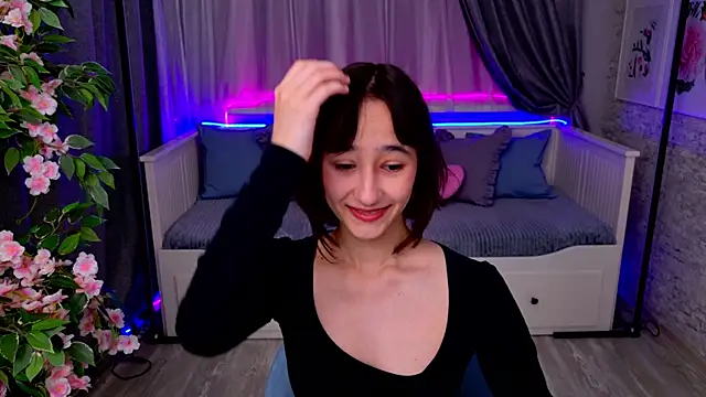 Snapshot of EmilySwonn chatting on 09-08-25, 03:55 EmilySwonn online show from 09-08-25, 03:55