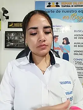 Snapshot of MAYE__13 chatting on 07-02-26, 12:33 MAYE 13 online show from 07-02-26, 12:33