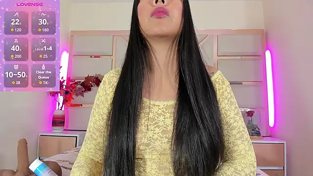 Snapshot of luna_maisonn chatting on 06-19-26, 01:06 luna maisonn online show from 06-19-26, 01:06