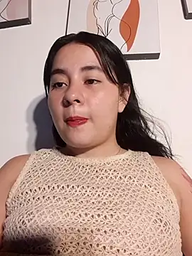 Snapshot of Yuli-27 chatting on 10-15-25, 02:32 Yuli-27 online show from 10-15-25, 02:32