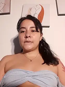 Snapshot of Yuli-27 chatting on 10-14-25, 02:34 Yuli-27 online show from 10-14-25, 02:34