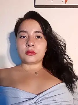 Snapshot of Yuli-27 chatting on 10-26-25, 03:29 Yuli-27 online show from 10-26-25, 03:29