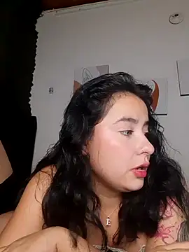 Snapshot of Yuli-27 chatting on 10-27-25, 07:09 Yuli-27 online show from 10-27-25, 07:09