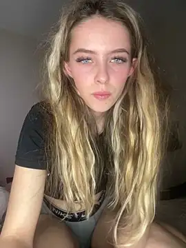 Snapshot of Angelloverxo chatting on 10-08-25, 09:59 Angelloverxo online show from 10-08-25, 09:59