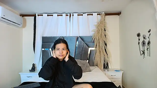 MiniLove 01 online show from 10-14-25, 12:39