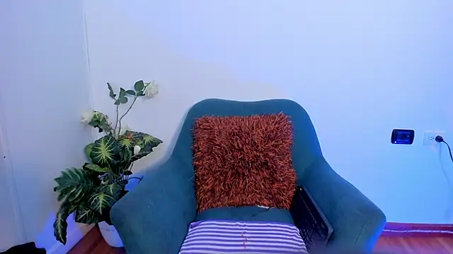 MilenaCrown online show from 11-19-25, 08:31