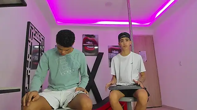 PRETTY FEM online show from 10-12-25, 01:23