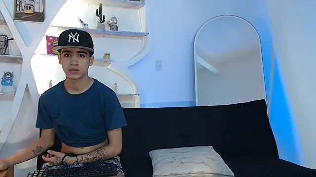 PRETTY FEM online show from 09-13-25, 01:33